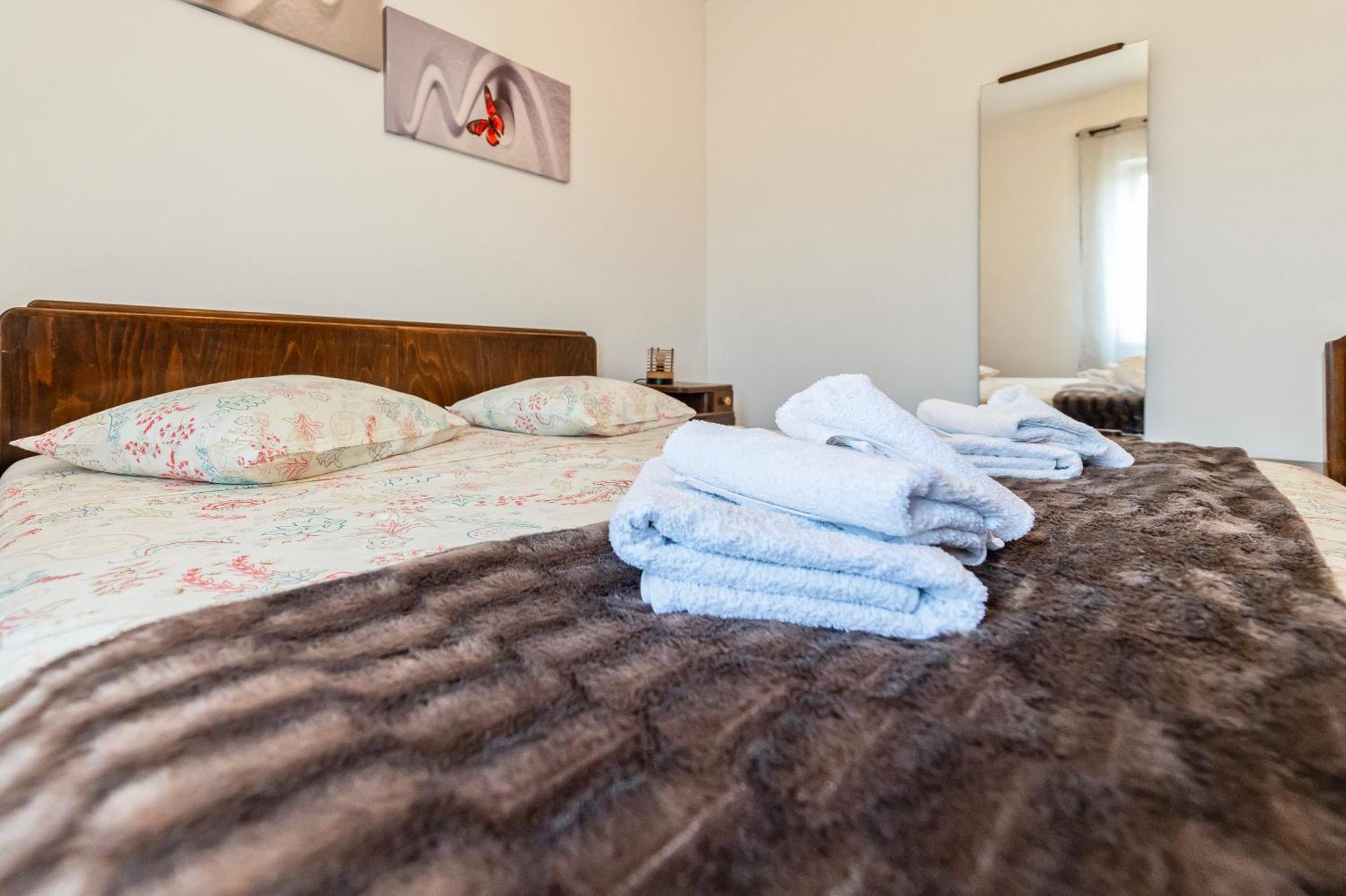 Apartment Marinsko Veli Iz Ngoại thất bức ảnh